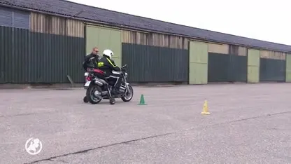 Eenbenige motorrijder Karel naar rechter om te rijverbod aan te vechten