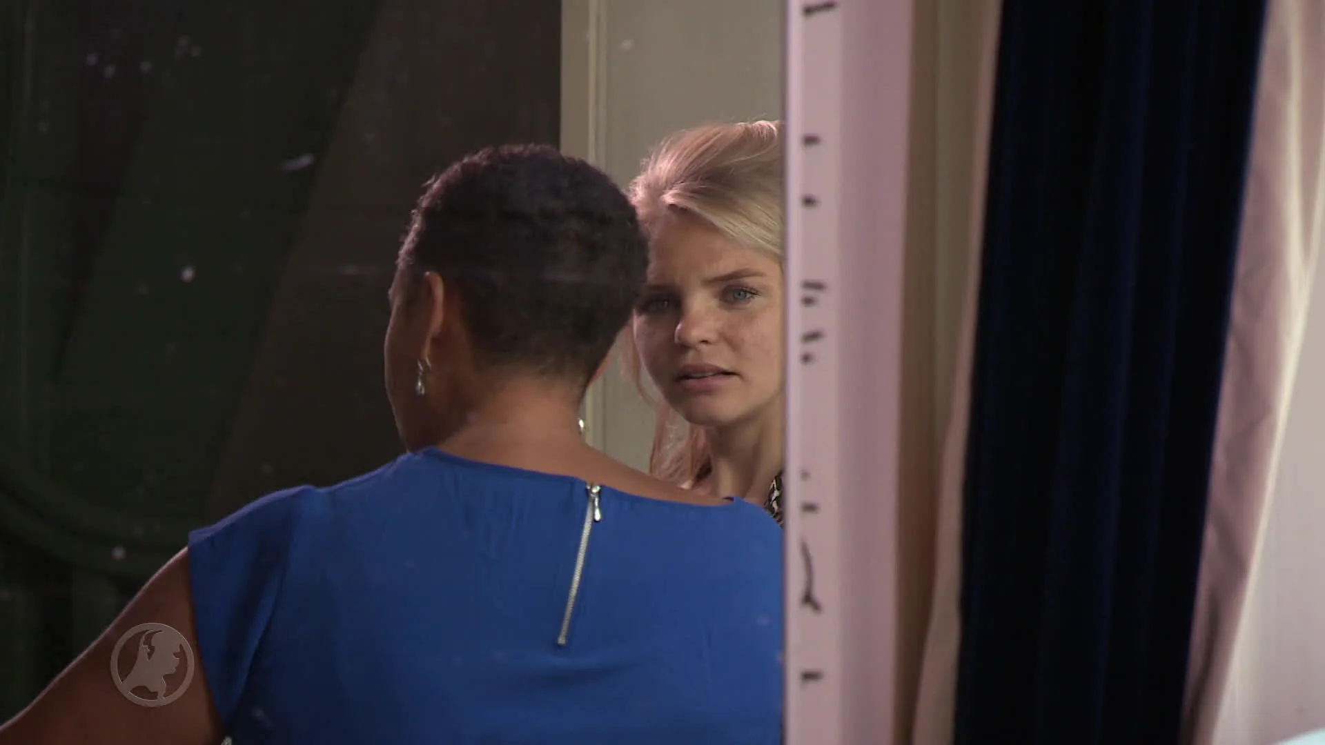 Honderd burgers geven hun ongezouten mening over het regeringsbeleid tijdens de 'V100'