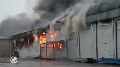 Vuurzee verzwelgt tientallen caravans en oldtimers in Oeffelt