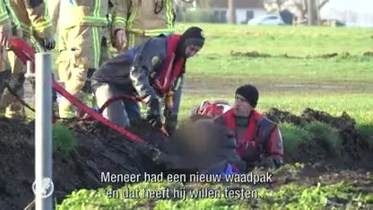 Man vast in sloot Noordbeemster