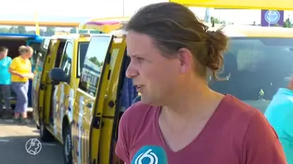 Vakantiegangers doen laatste autocheck bij Hazeldonk