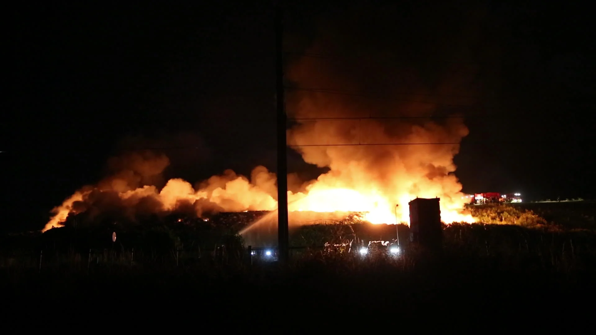 Brandweer hele nacht bezig met blussen afval