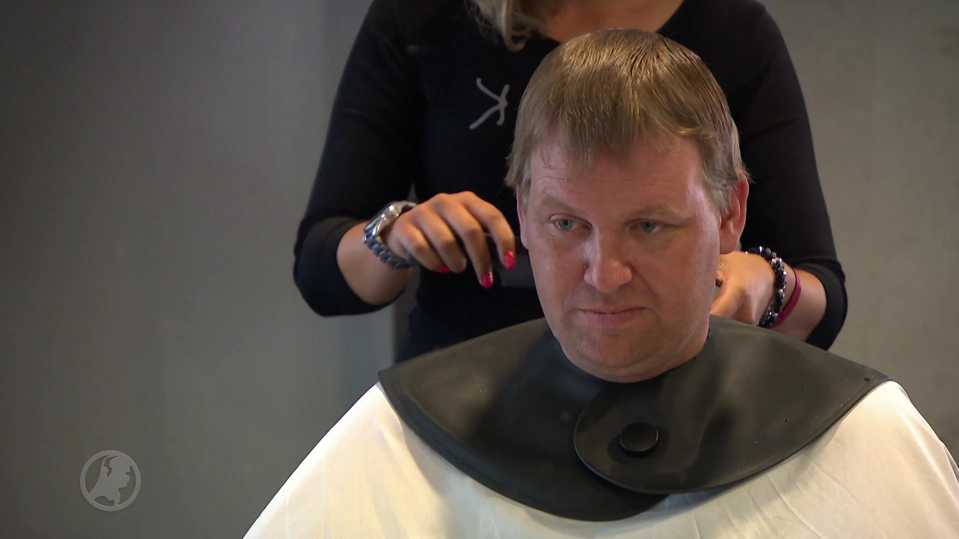 Het kleurrijke kapsel van Zwarte Cross bezoeker Sander trekt veel bekijks