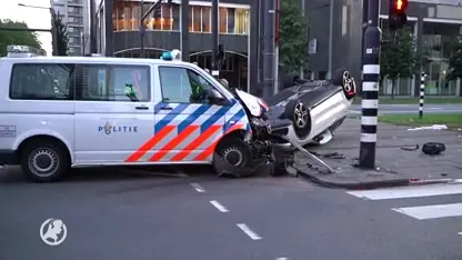 Vier gewonden na crash met politiebusje in Rotterdam