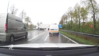 Spookrijdende trucker keert op snelweg Zoetermeer