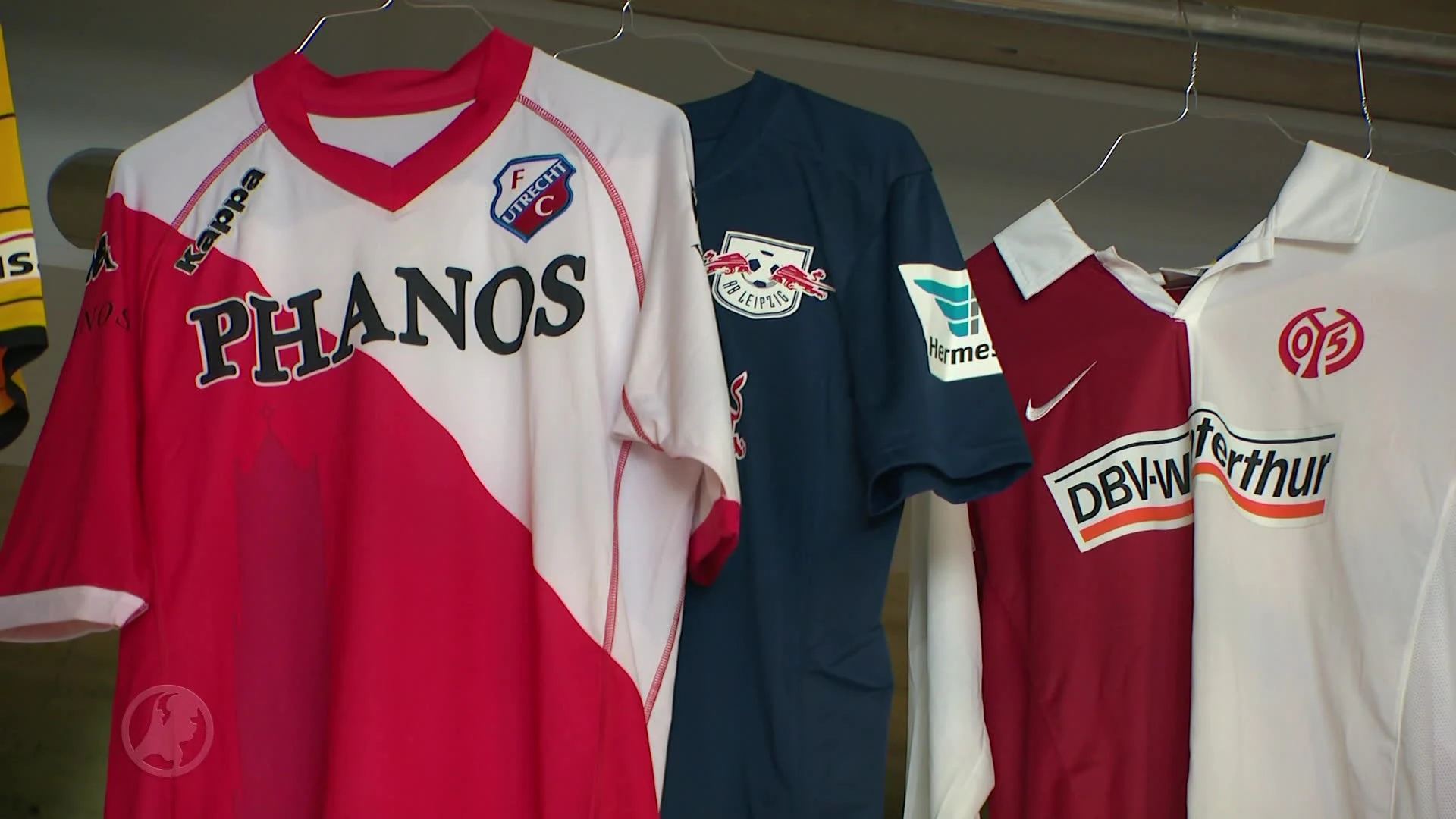 Karl uit Zwolle heeft meer dan 1.000 gratis voetbalshirtjes