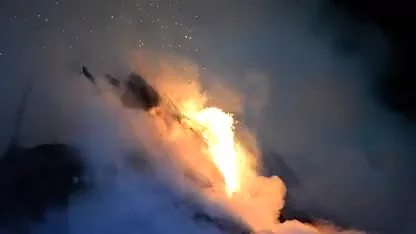 Grote brand verwoest woonboerderij met rieten dak in Emst