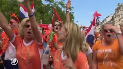 Oranjefans met de bus van Le Havre naar Valenciennes