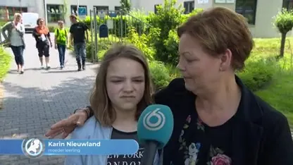 Vrachtwagen botst op touringcar met schoolkinderen op A28