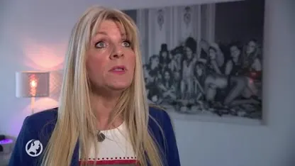 Kim Holland bezorgt studenten hogeschool Leeuwarden rooie oortjes met sekscollege