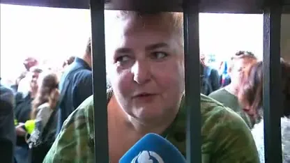 Jenny Douwes wordt als heldin onthaald bij rechtbank na eis