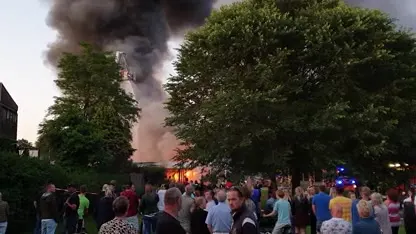 Woningen ontruimd na grote brand in Haren
