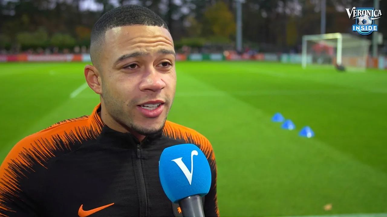 Memphis omarmt de pers: 'Maar begin niet over mijn hoed!'