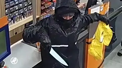 Narinder Damari wordt neergestoken tijdens overval: 'Hij rijgt zo het mes mijn lichaam in'