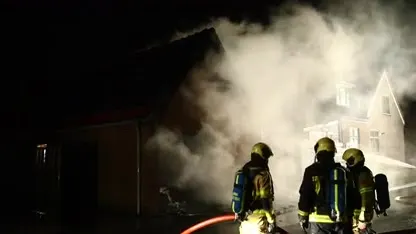 Felle uitslaande brand verwoest twee motoren in schuur Hattem