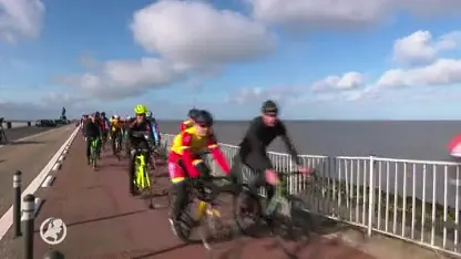 Honderden fietsers nog één keer Afsluitdijk over