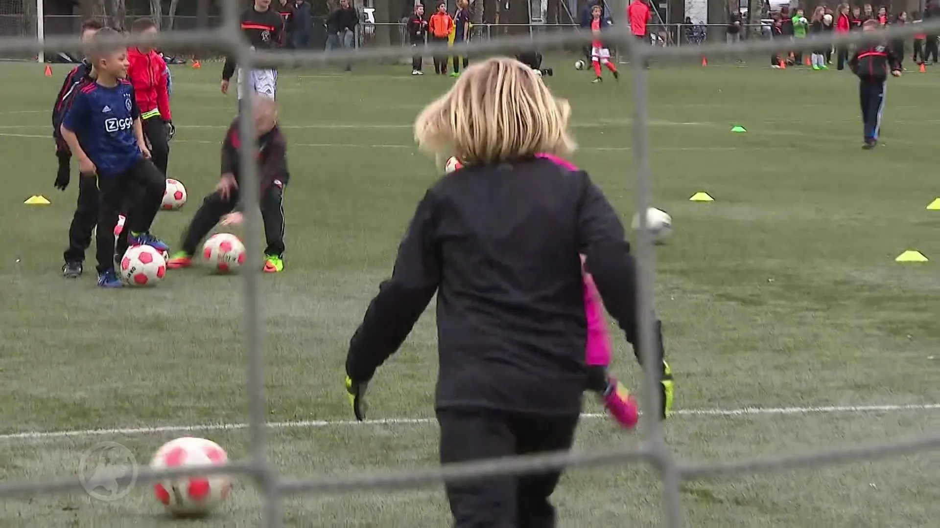 Limburgse voetbalclub moet zich noodgedwongen naast concurrent vestigen