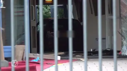 Automobilist rijdt basisschool binnen in Grootebroek