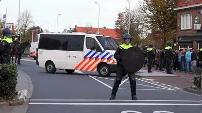 Burgemeester Breda deelt beelden rellende voetbalsupporters: 'Woorden schieten tekort'