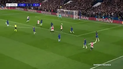 Ajax met negen man tegen Chelsea en pakt punt: 4-4
