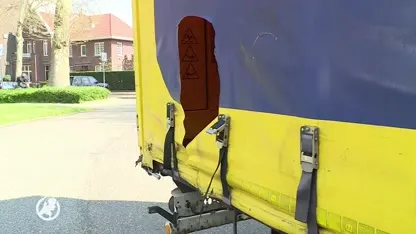 Dertig illegalen springen uit vrachtwagen op de A2 bij Maastricht