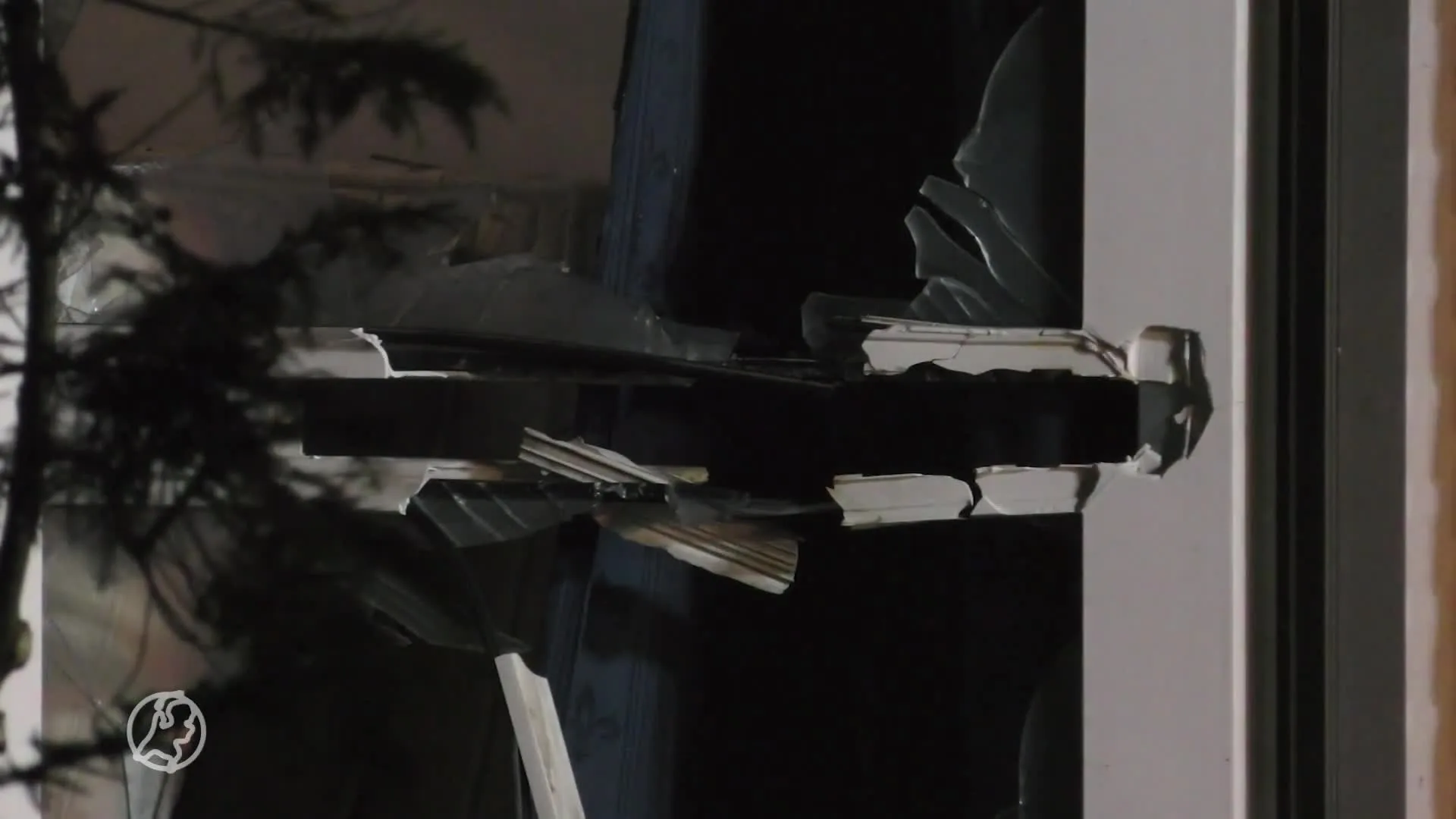 Deur uit woning geblazen door vuurwerkbom in Assen