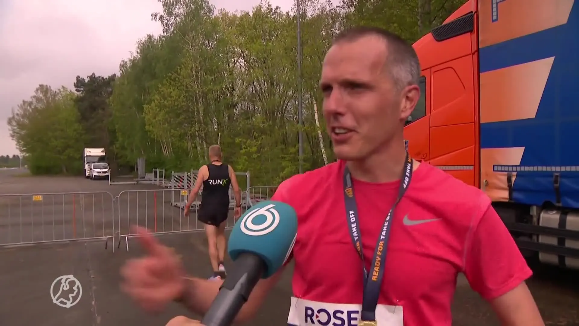 Duizenden hardlopers in Enschede deden even alsof de coronacr...