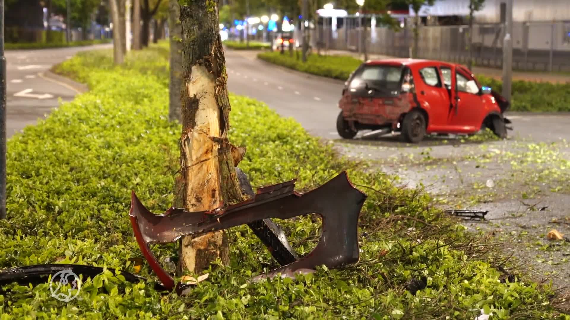 Auto crasht tegen boom na politieachtervolging in Eindhoven