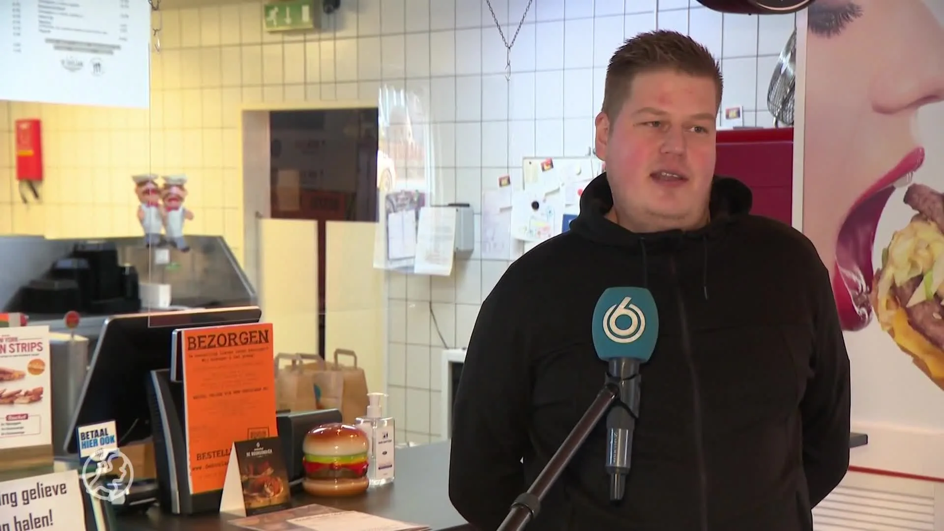 Snackbareigenaar Emmen grijpt piepjonge overvaller in de kraa...