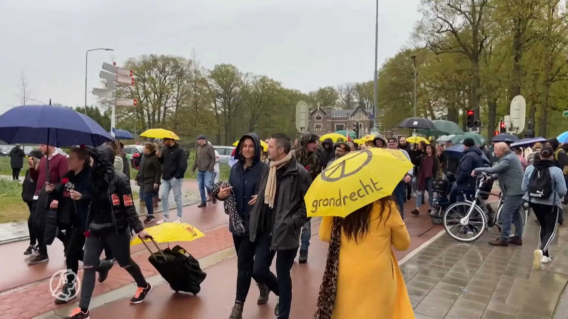 'Mars van de menselijke verbinding' door Barneveld