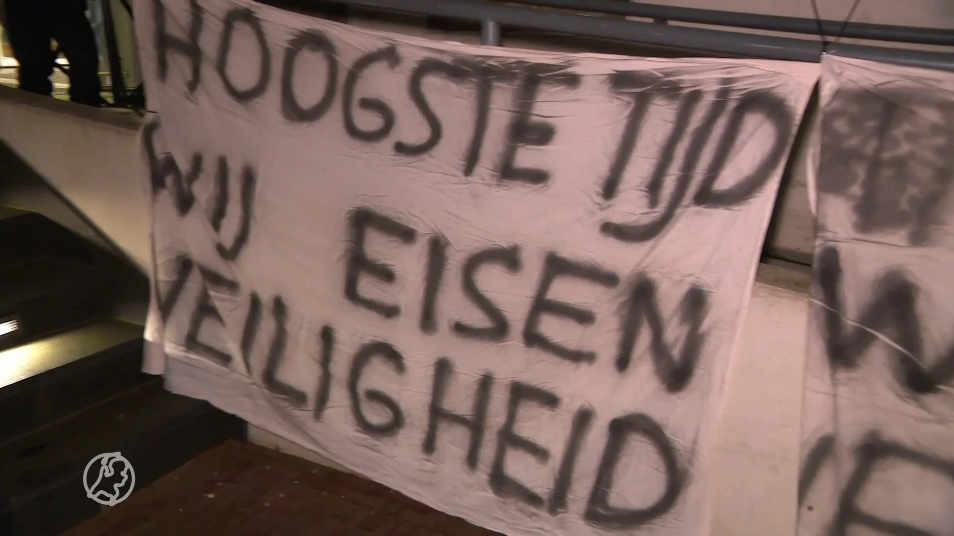 Protest bij gemeentehuis in Montfoort nadat meisje (16) werd ...