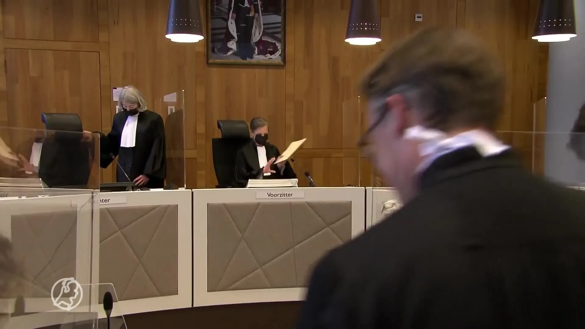 Rechtbank doet unieke uitspraak: Shell moet CO2-uitstoot dras...