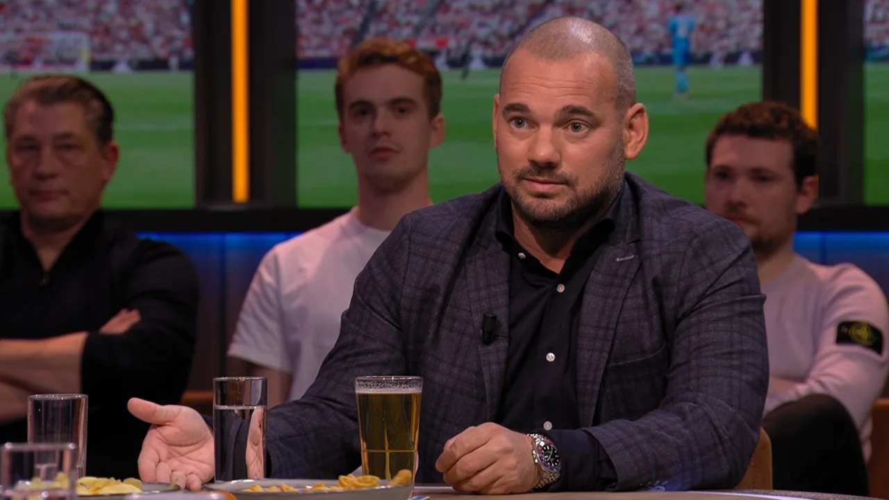 Wesley analyseert situatie bij Ajax: ‘Schreuder verliest langzaam de kleedkamer’