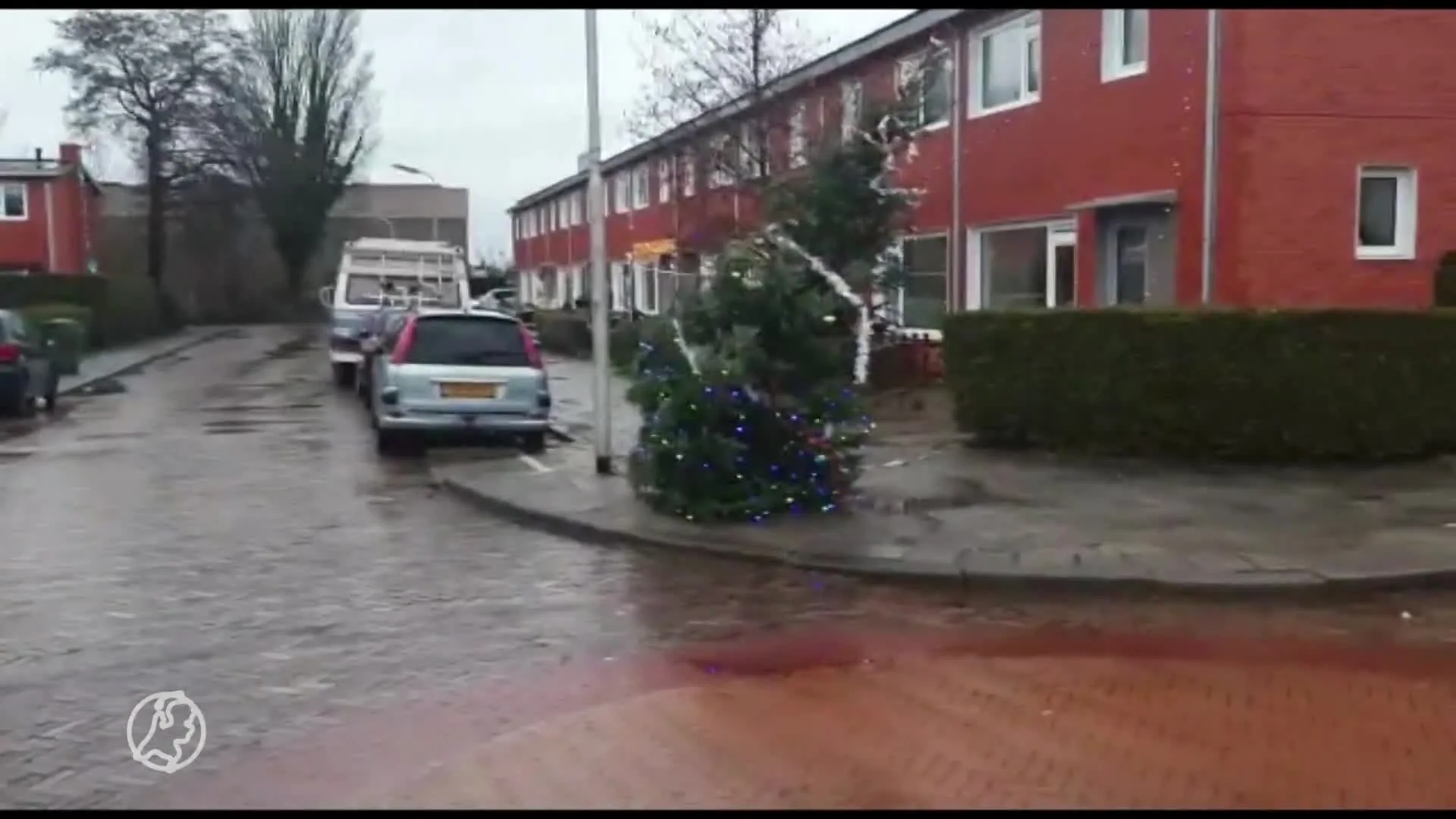 Storm Bella raast door mooist verlichte kerststraat van Neder...