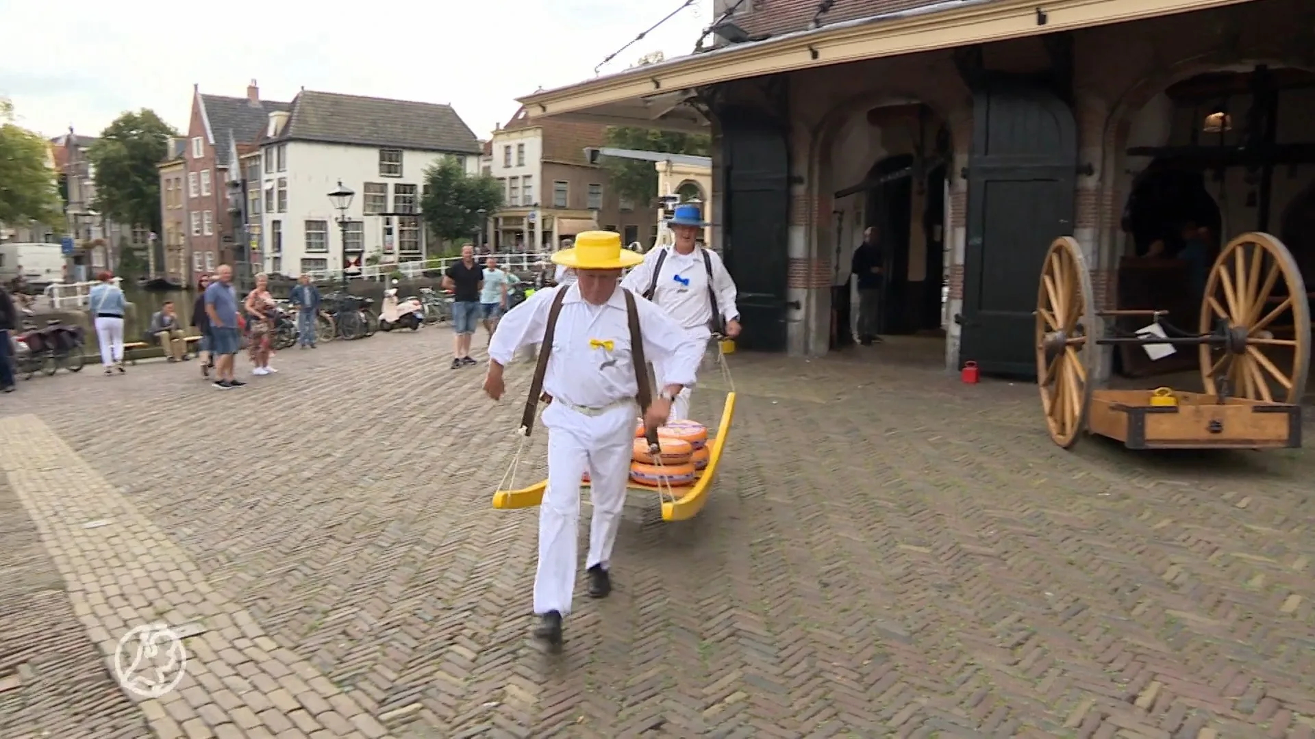 Afschaffen anderhalve meter wordt gevierd door marathonlopers en kaasdragers