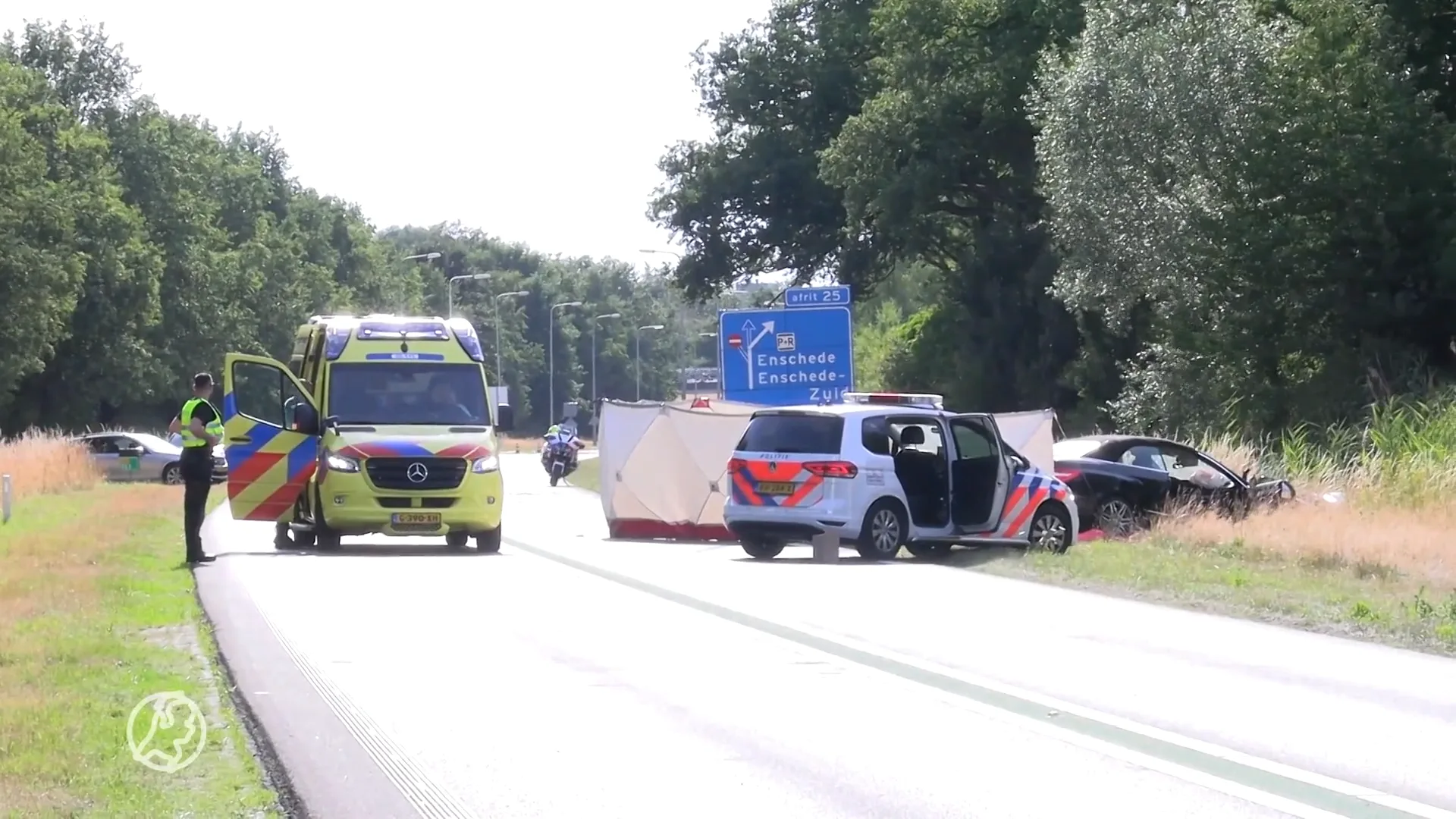 Vrouw (65) komt om het leven bij zwaar ongeluk op N35 bij Enschede