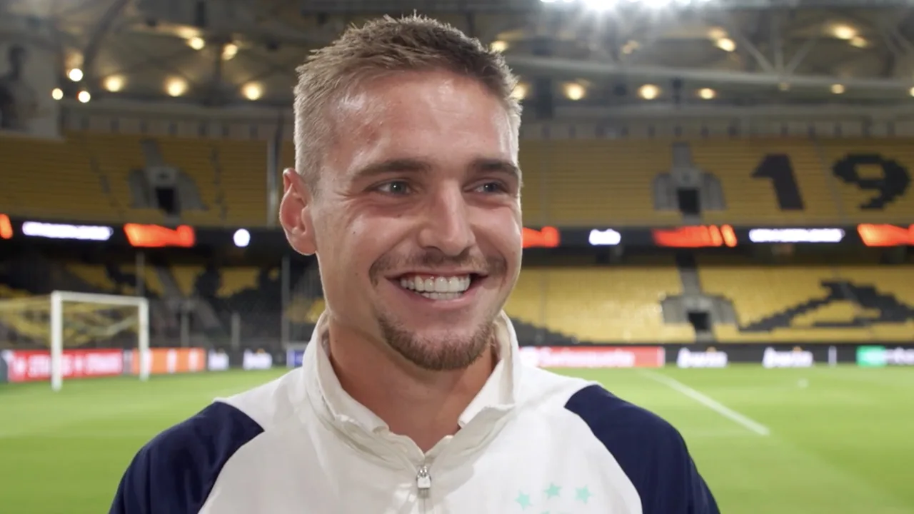 Gaat Louis van Gaal bellen met de spelers van Ajax? 'Dat zou leuk zijn!'