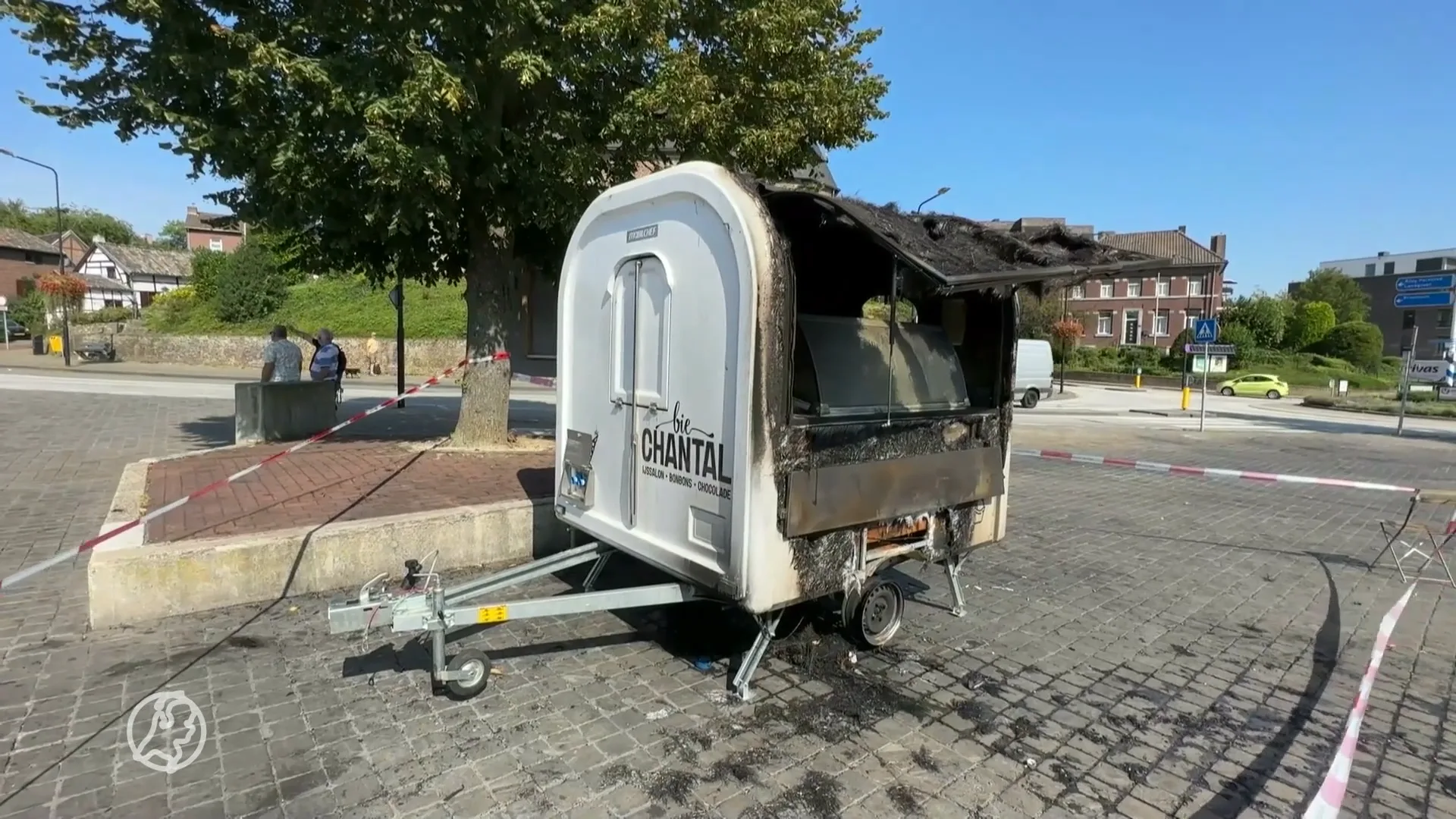 IJswagen van Chantal en Maarten in brand gestoken