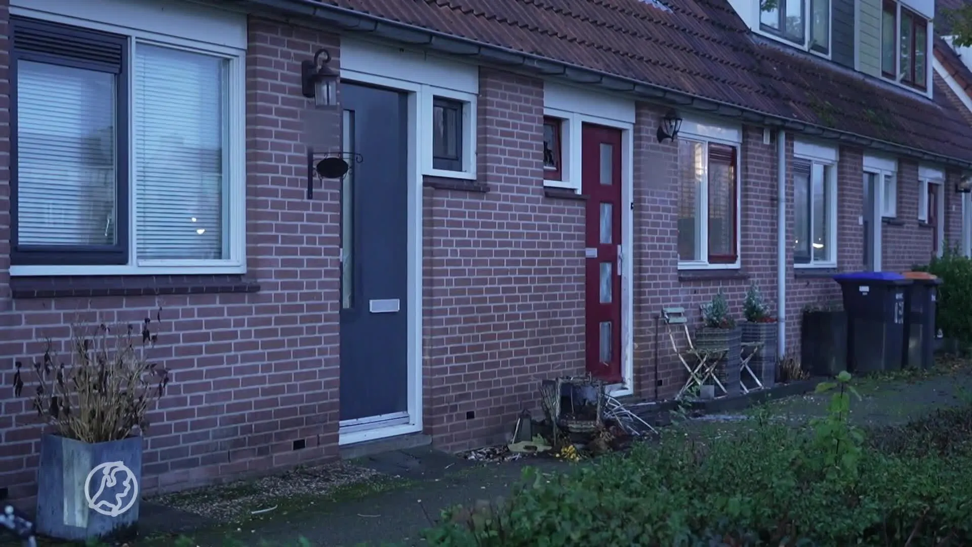 Meerdere woningen en auto's beschadigd door explosie in Zeewolde