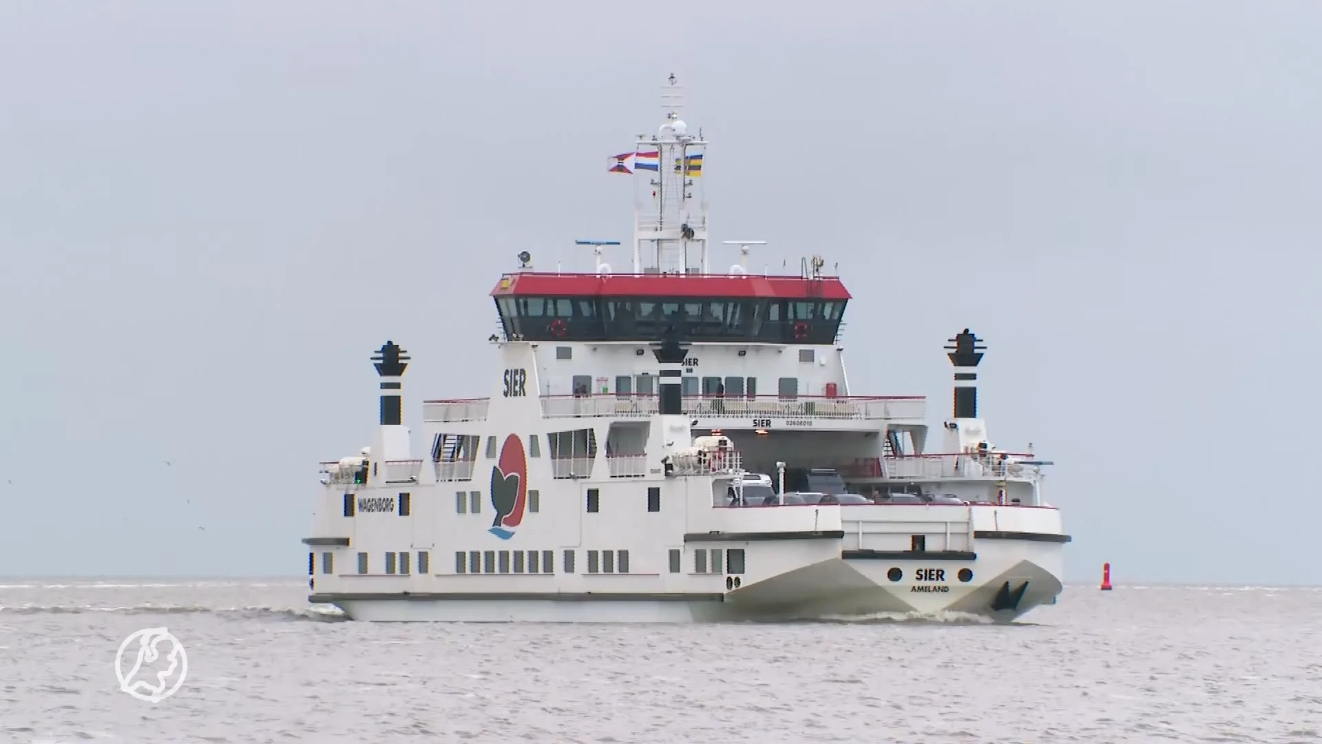 Gestrande passagiers na uren eindelijk van veerboot af, maar nog niet op vasteland