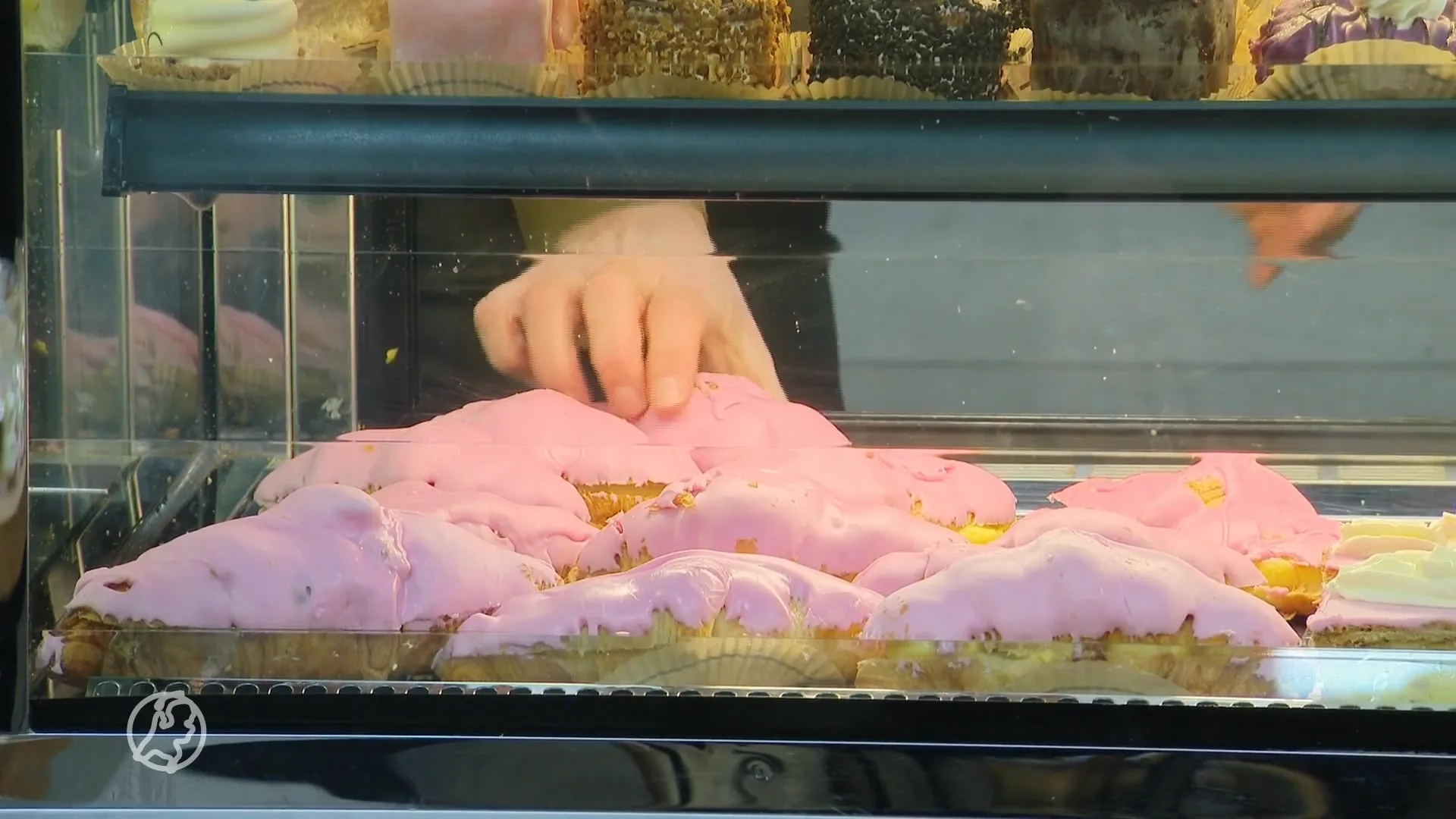 Bedenker crompouce sleept tientallen na-apers van viral croissant voor de rechter