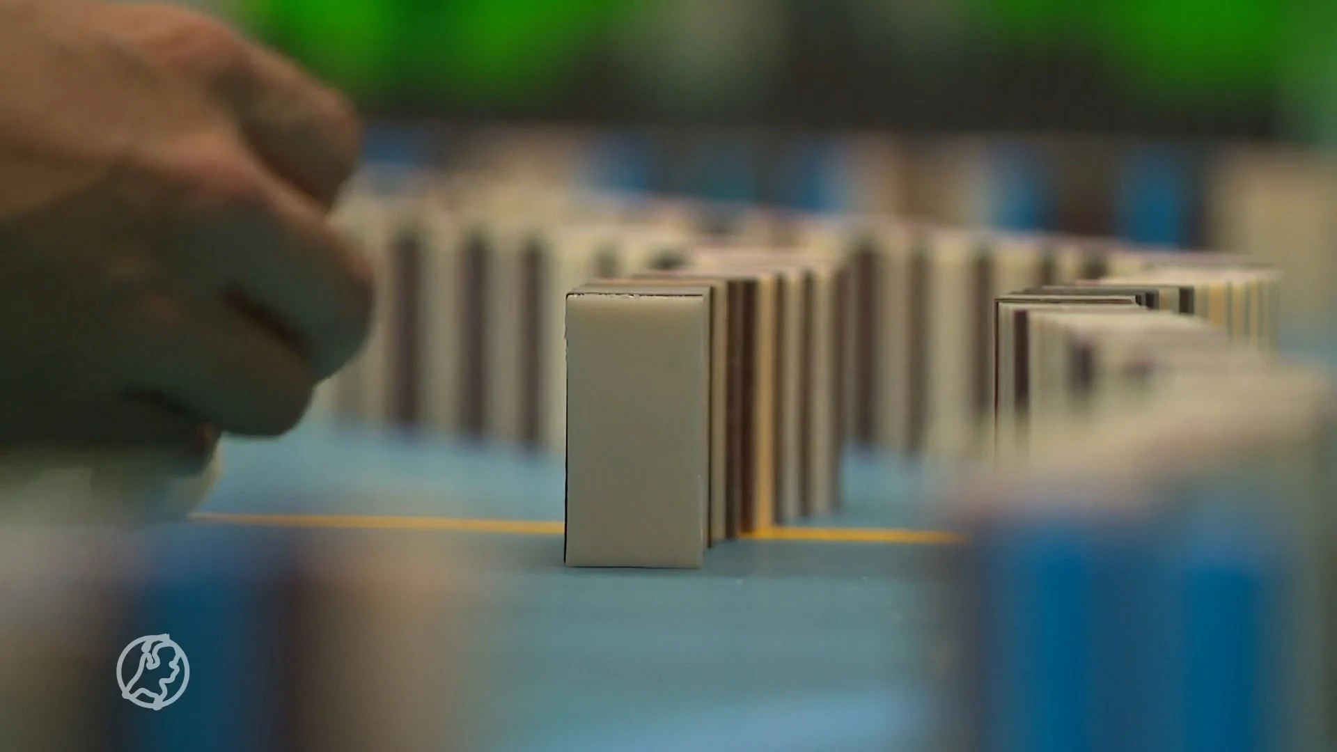 Dutch Domino Team legt laatste hand aan megakunstwerk