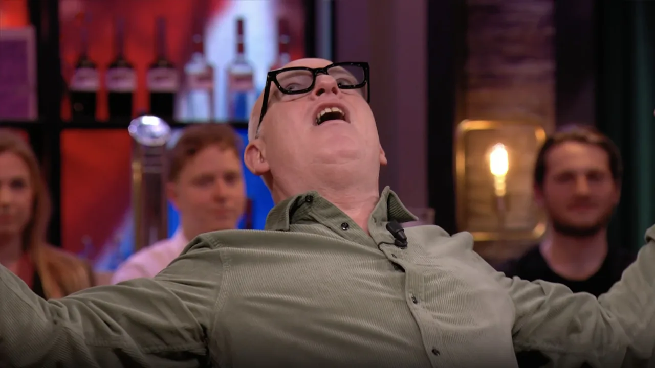 René ziet merkwaardige eerste beelden van film over Louis Van Gaal