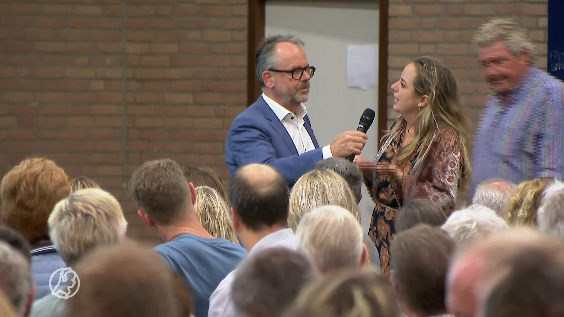 Inwoners Den Hoorn bezorgd om mogelijke komst azc in dorp