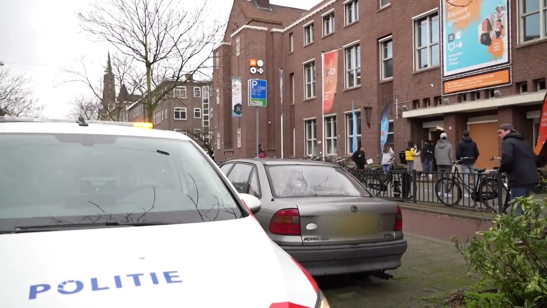 Steekincident op Rotterdamse middelbare school, slachtoffer naar ziekenhuis