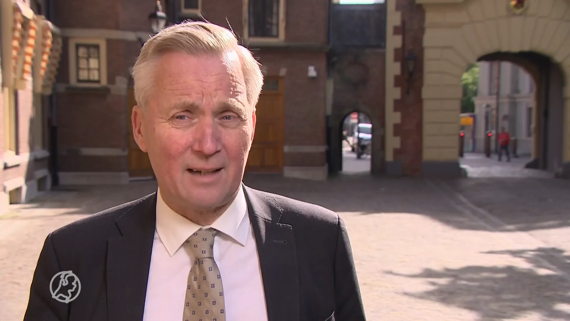 Van der Burg laaiend over misdragingen asielzoekers: 'Dat is tuig'