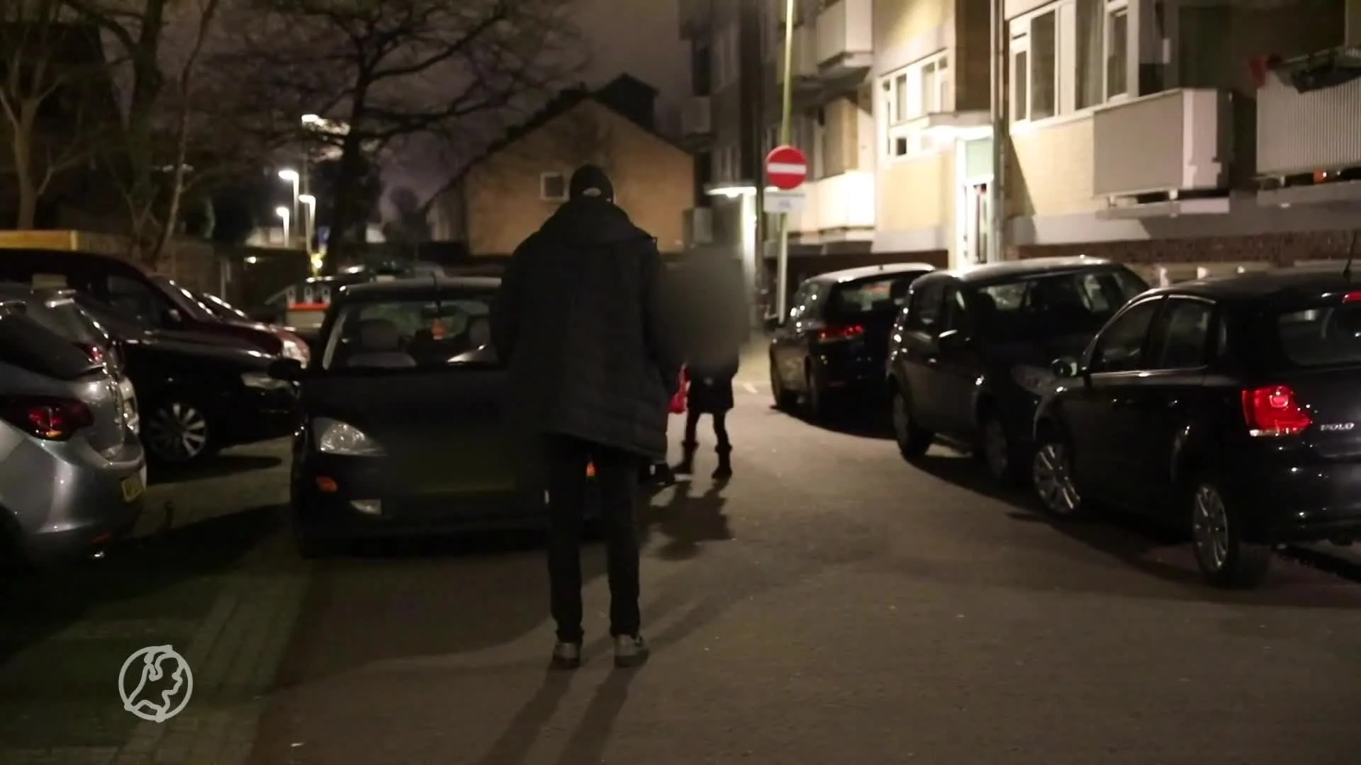 Politie houdt mannen aan om aanslagen op en afpersing van fru...