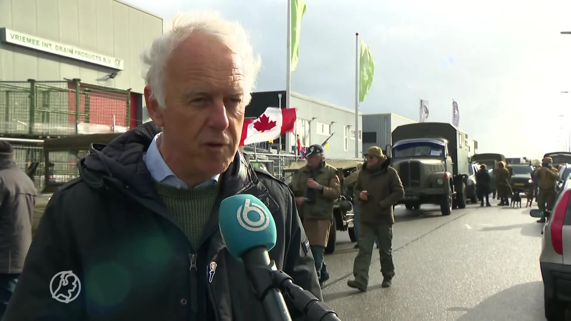 Honderden militaire voertuigen bezorgen bevrijdingssoep bij F...