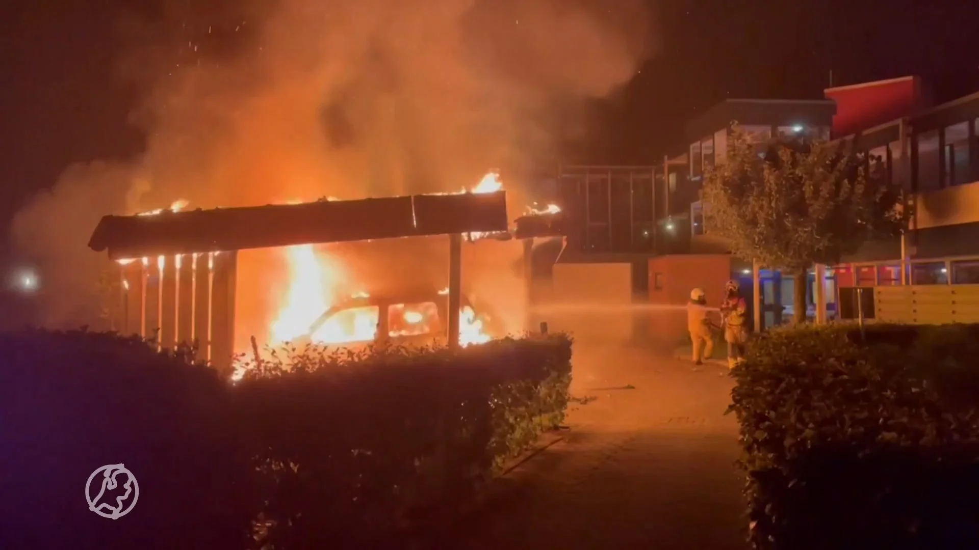 Vijf auto's afgebrand nabij verzorgingstehuis: politie gaat uit van brandstichting