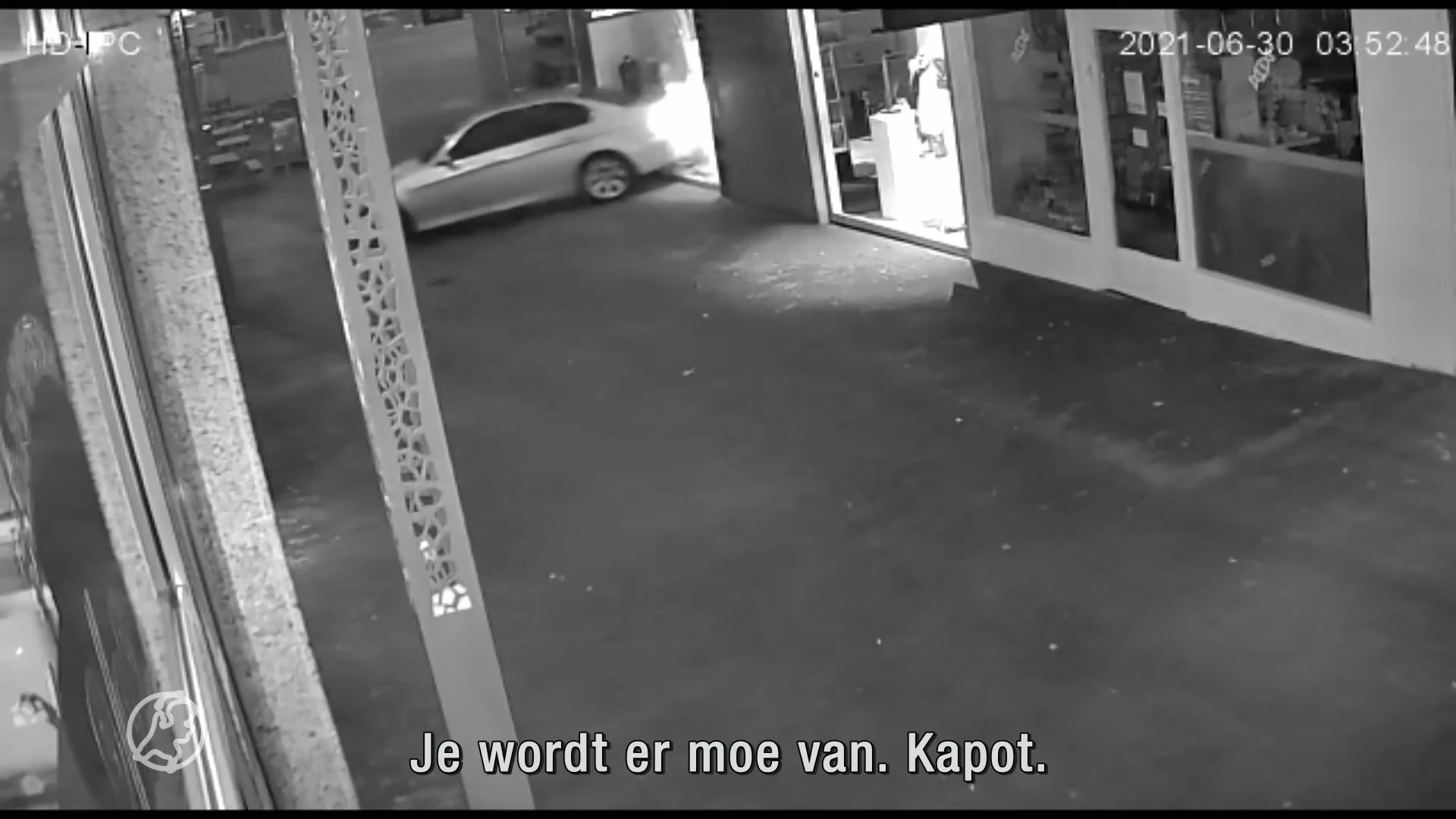 Eigenaar Almelose modezaak radeloos na zoveelste ramkraak